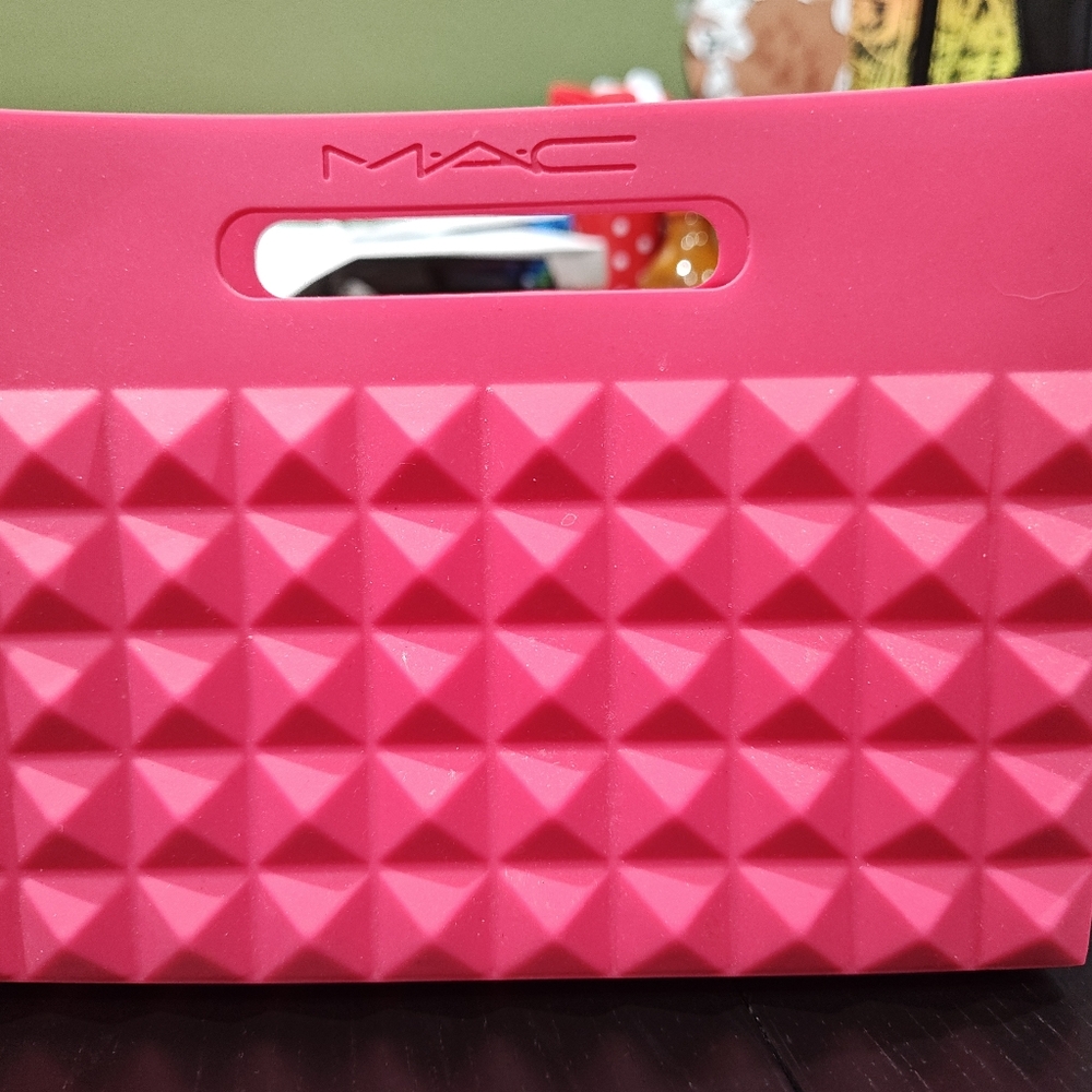 Mac Small clutch or makeup dag